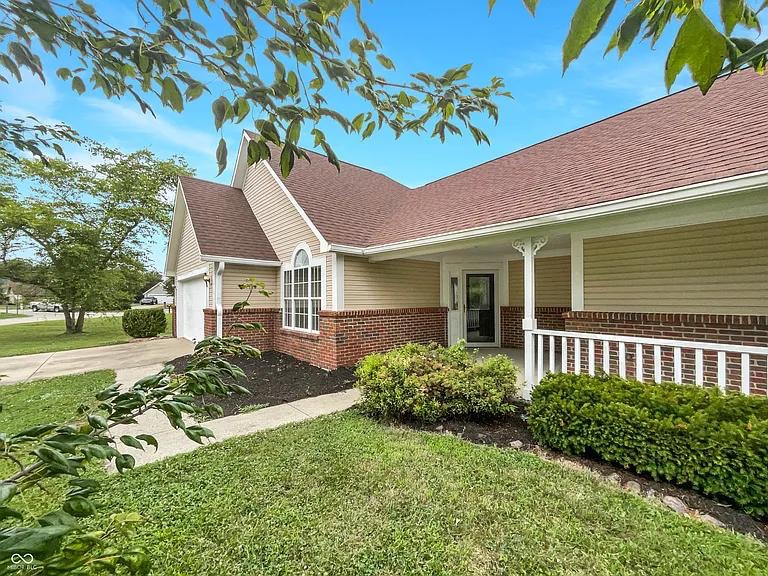 Building Photo - 930 Eagle Brook Dr