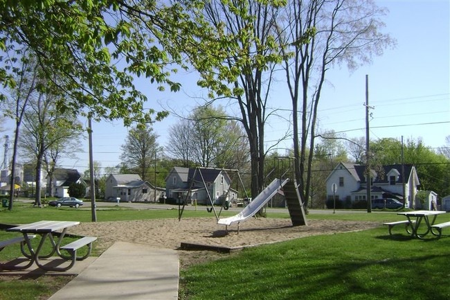 Primary Photo - 1 br, 1 bath Apartment - Lake Wind Apartments