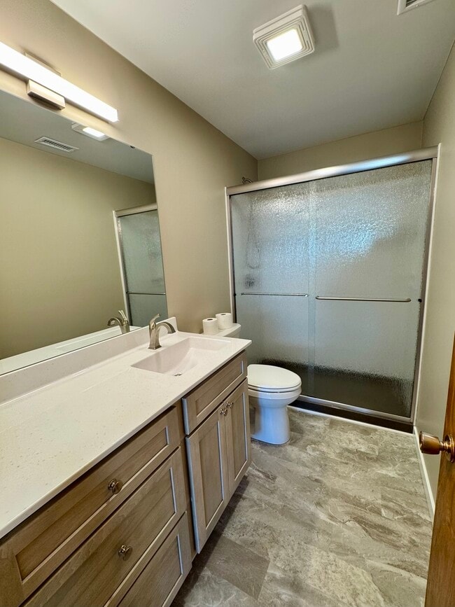 Building Photo - 910 4th Ave