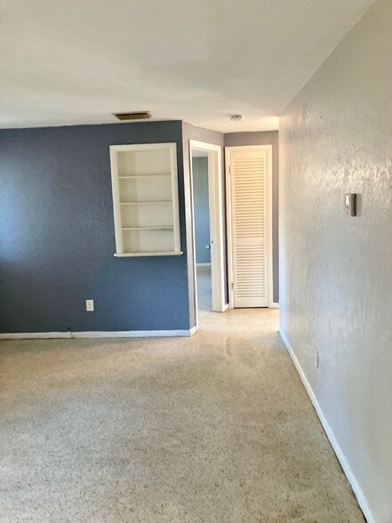 Building Photo - 4338 Beacon Square Dr