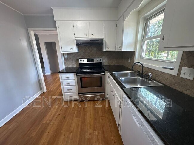 Building Photo - 315 Indian Trail