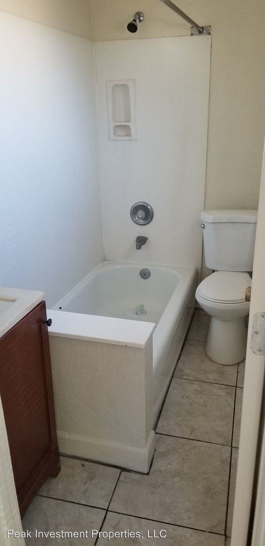 Building Photo - 201 N 16th Ave