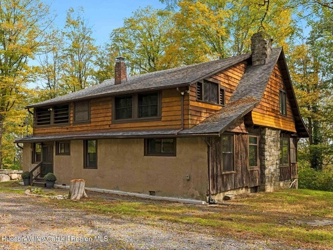 Building Photo - 5 Riverby Ln