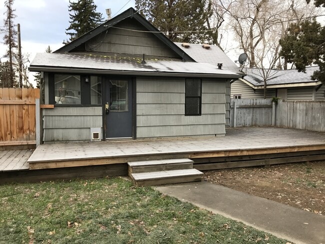 Building Photo - Charming Westside bungalow, located on New...