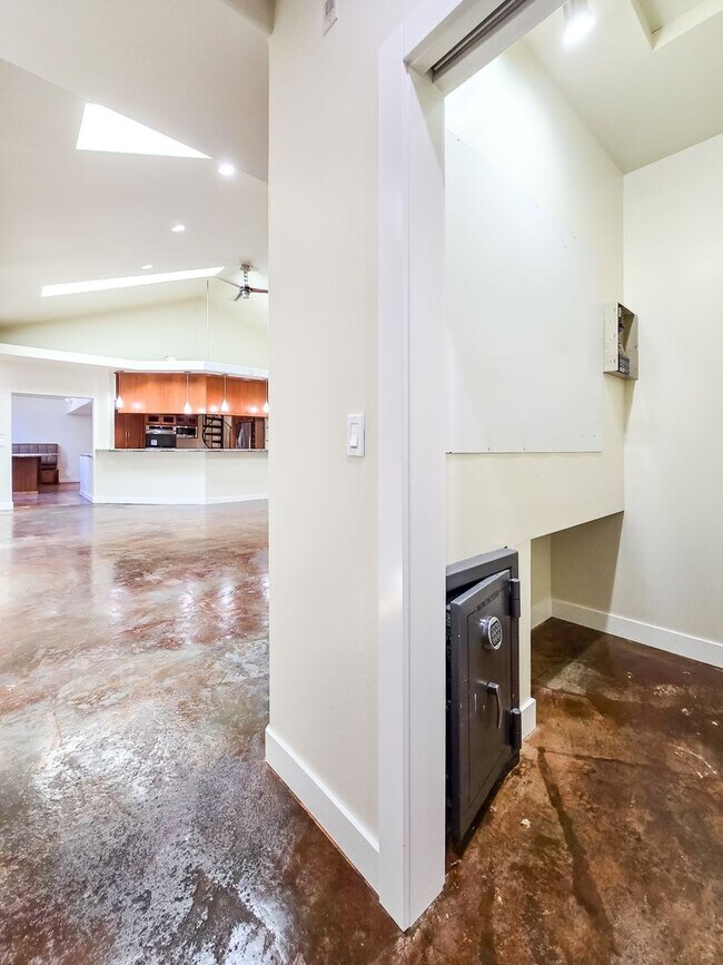 Building Photo - Spacious 3BD Rambler