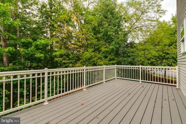 Building Photo - 2655 Glenriver Way