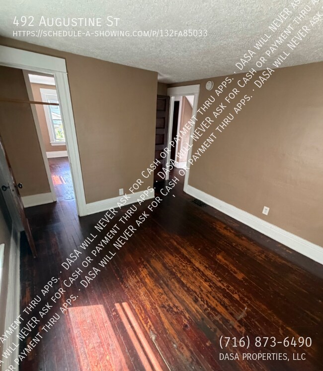 Building Photo - 492 Augustine St