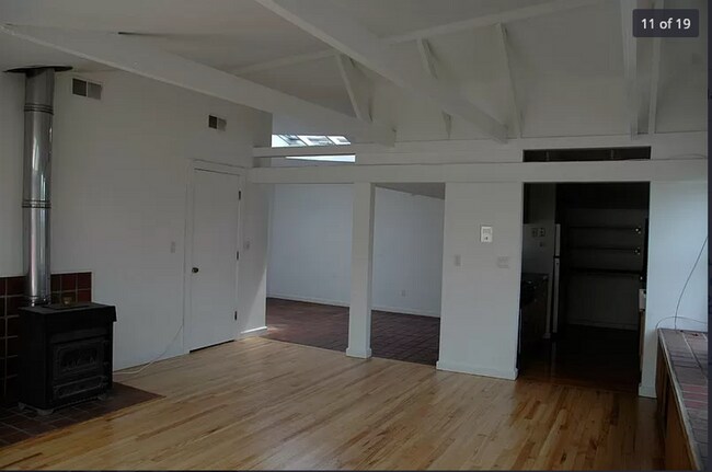 Building Photo - East Rock 3BR/2BA Penthouse | Private Sky Terrace | Vaulted Ceilings | Walk to Yale SOM