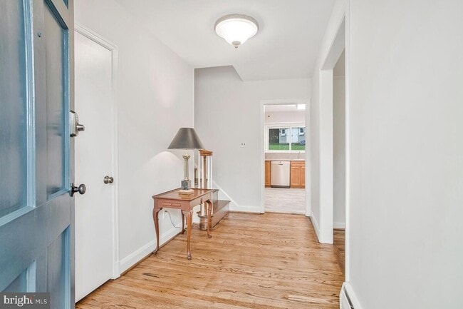 Building Photo - 8205 Robin Hood Ct
