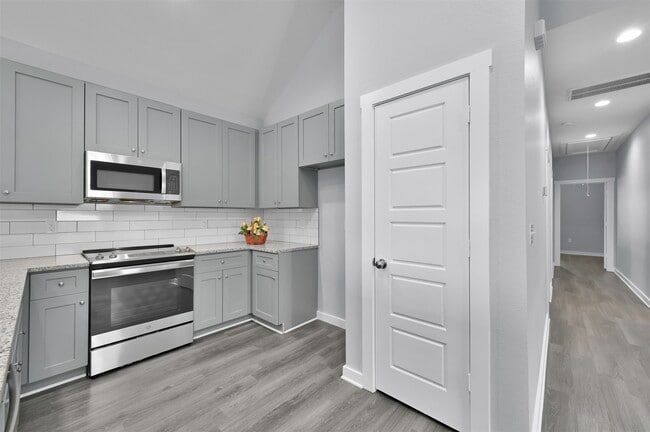 Building Photo - 16646 Meadowcroft St