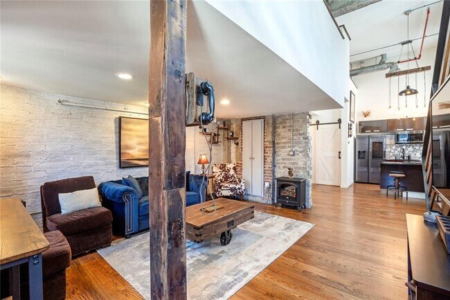 Building Photo - 650 Glen Iris Dr NE