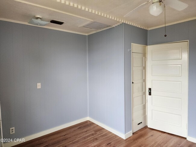 Building Photo - 205 1st St