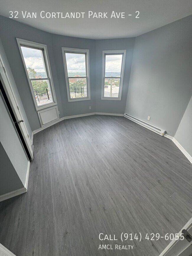 Building Photo - 32 Van Cortlandt Park Ave