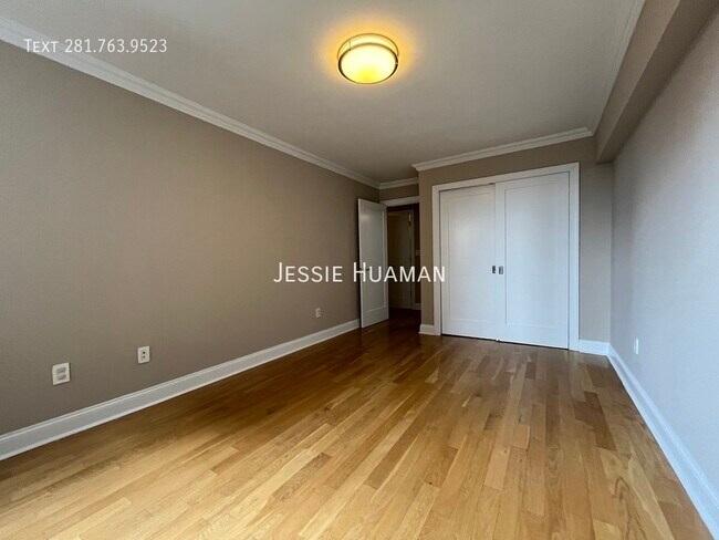 Building Photo - 80 N Moore St