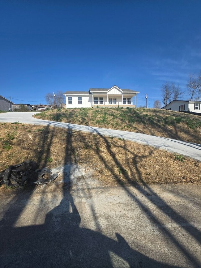 Building Photo - 324 Wilson Hurst St