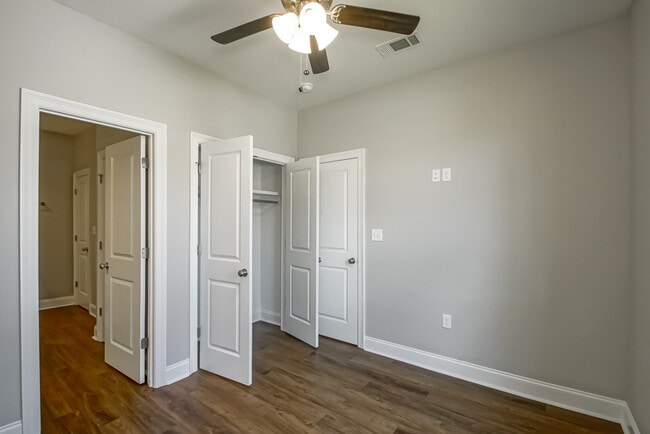 Building Photo - 33260 LA-16