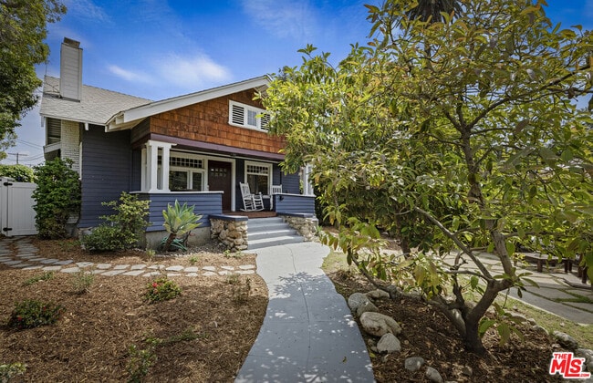 Building Photo - 201 S Ave 55