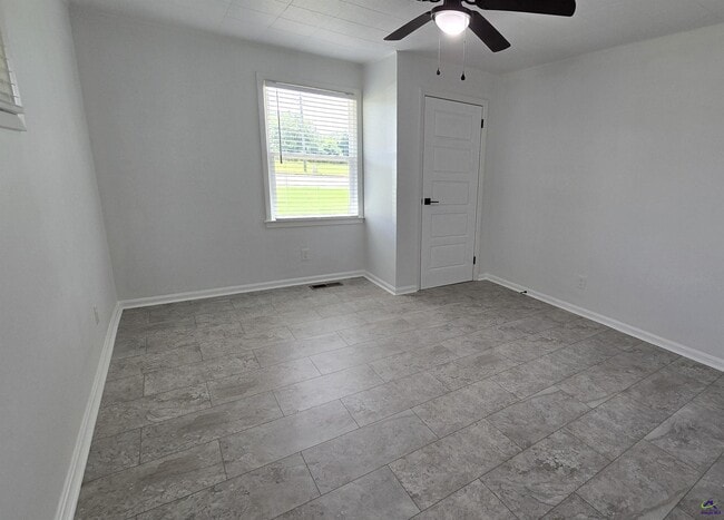 Building Photo - 412 N Houston Lake Blvd