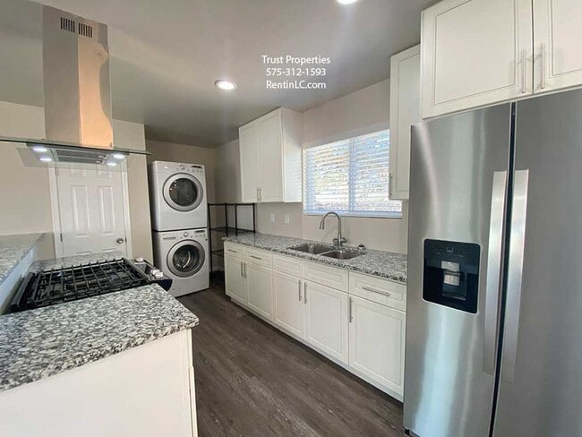 Building Photo - Fully Remodeled SFH