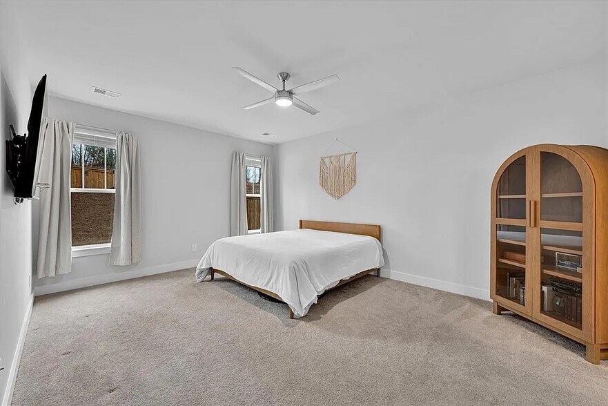 Building Photo - 529 Overbrook Dr