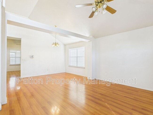 Building Photo - 1111 Pikes Peak Dr