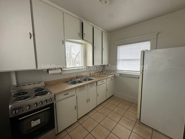 Building Photo - 566 Capital Ave SW