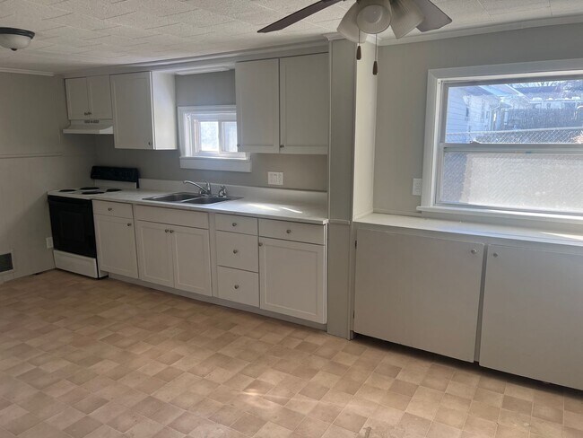 Building Photo - 1878 Spring Rd