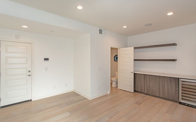 Building Photo - Beautiful contemporary design home in Bressi Ranch!