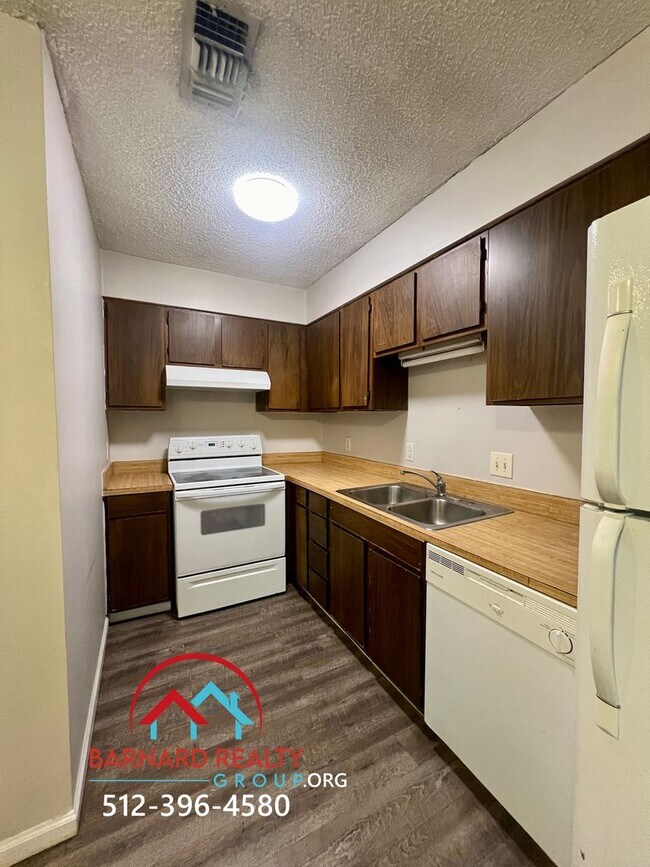 Building Photo - 106 Whitetail Dr