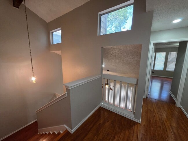 Building Photo - Hidden Creek Townhouse