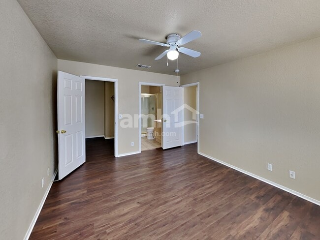 Building Photo - 8005 Sandmark Dr