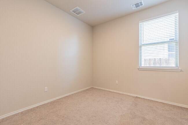 Building Photo - 10110 Jardin Verde