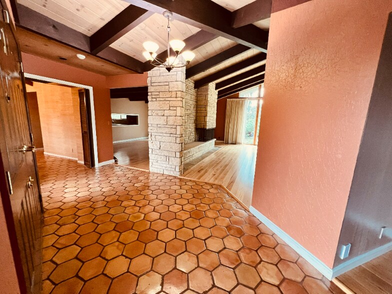 Building Photo - 7757 Country Ln