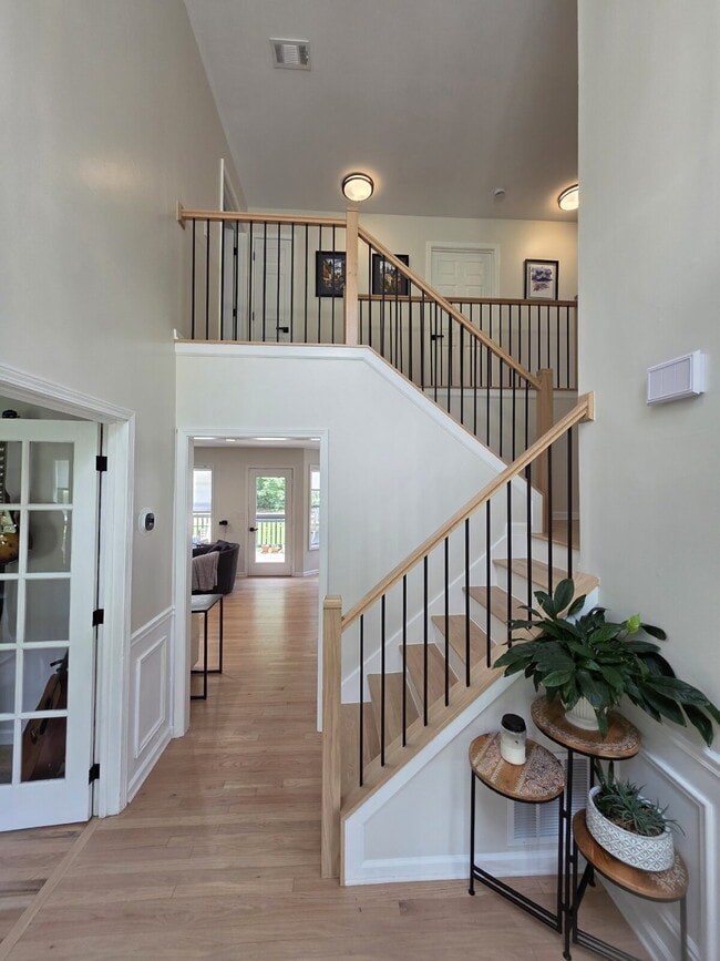 Building Photo - Stylish modern 2 story on a spacious 1 acre lot in Sharpsburg - avail Sept 1st.