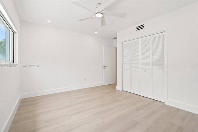 Building Photo - 260 Sunrise Dr