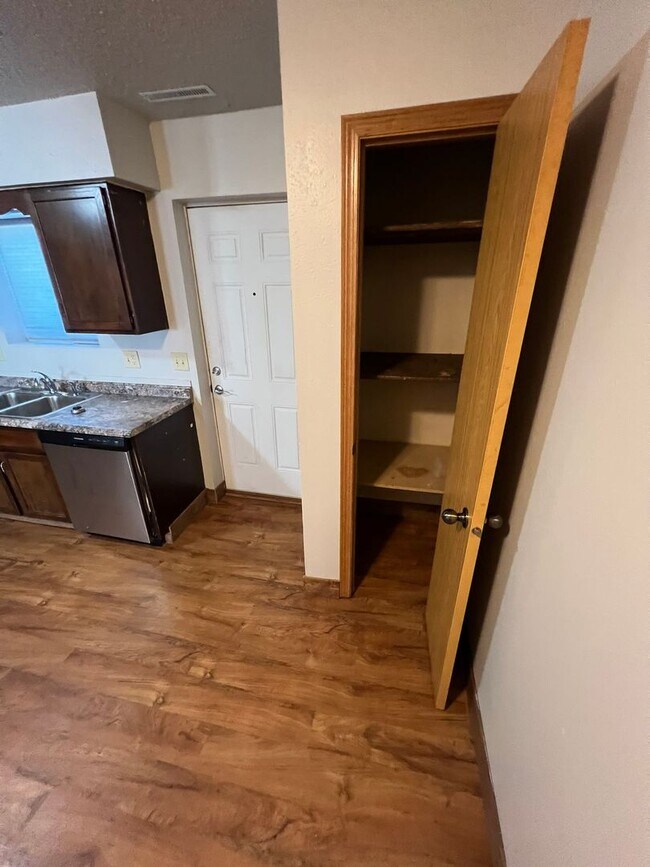 Building Photo - Large 3 bedroom apartment close to Sawyer Elementary, great for families