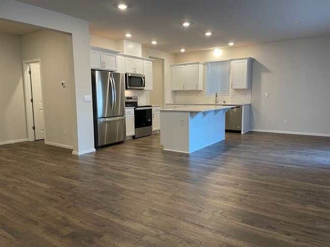 Building Photo - Don’t Miss This! Spacious Vancouver Home with Large Yard & Double Garage.