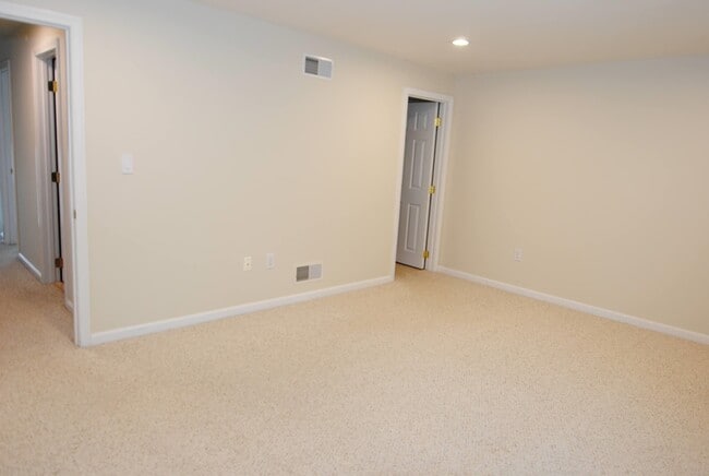 Building Photo - 109 Overlook Cir