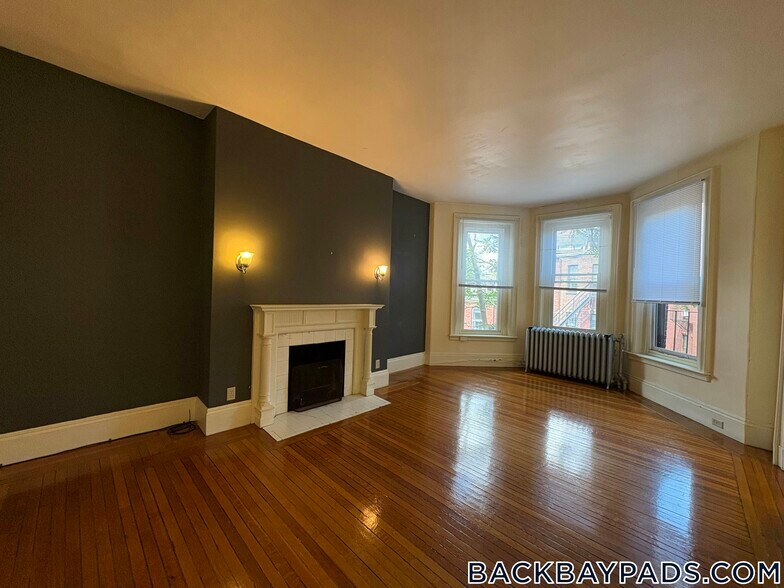 Building Photo - 379 Commonwealth Ave