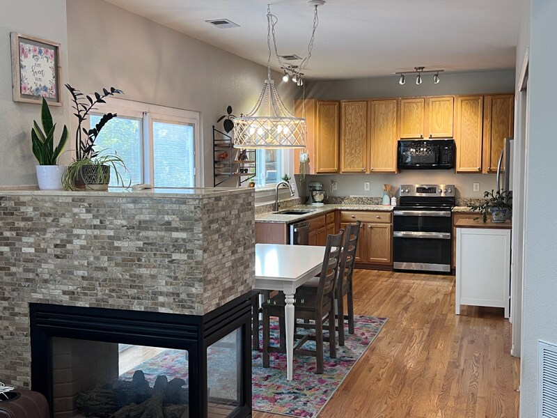 Building Photo - 15982 Longford Dr
