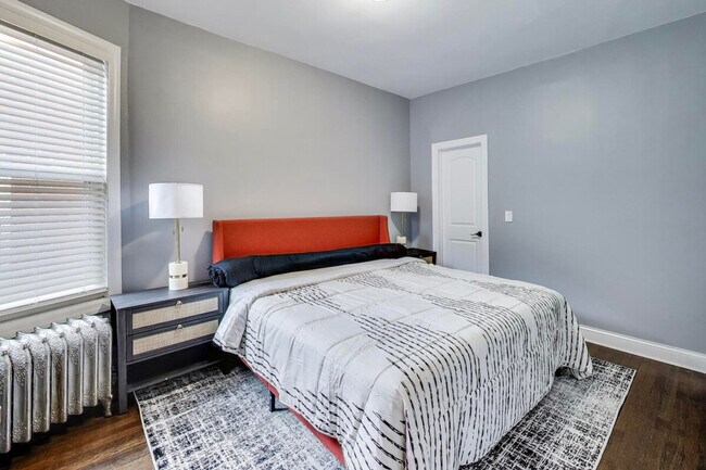 Building Photo - 1506 W Thome Ave