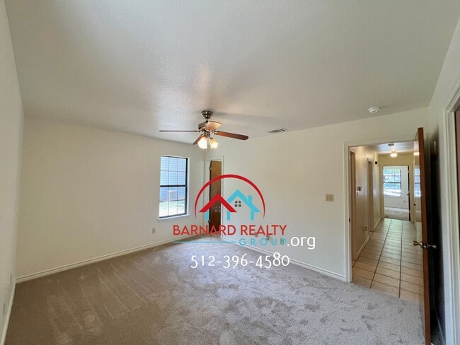 Building Photo - Available July 25: Well Maintained 3/2 Duplex