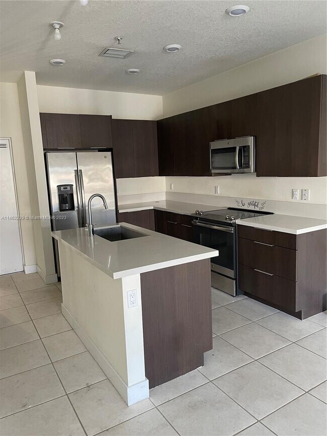 Building Photo - 4740 NW 84th Ct