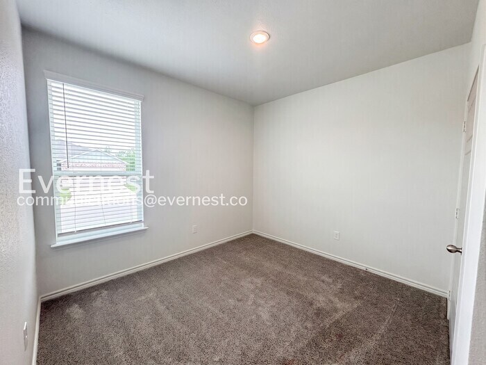 Building Photo - 870 Freedom Cir