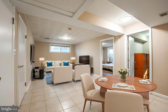 Primary Photo - 6809 Weaver Ave