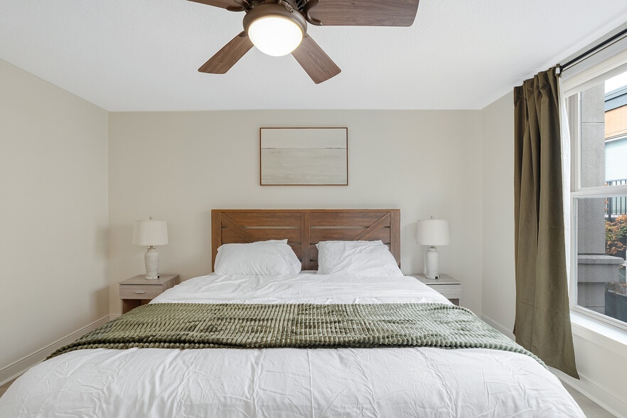 Bedroom - 6273 NE Carillion Dr