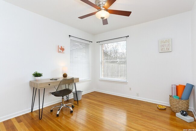 Building Photo - 2806 Belvoir Dr