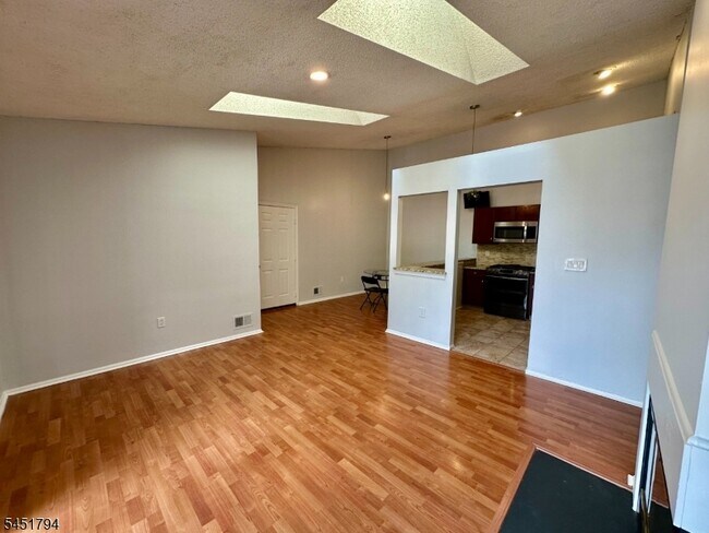 Building Photo - 111 Lindsey Ct