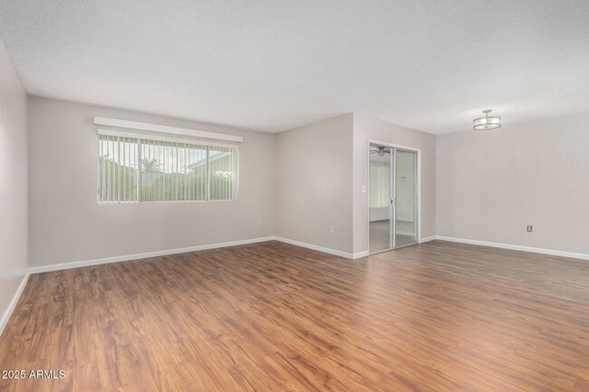 Building Photo - 10725 W El Capitan Cir