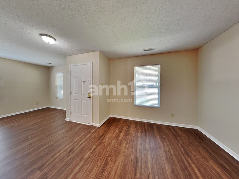 Building Photo - 2317 Bridlewood Dr